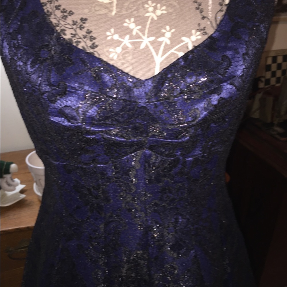 Dress - Picture 6 of 7